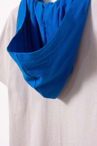 CAMISETA DE BATMAN CON CAPUCHA GRIS Y AZUL PARA NIÑO