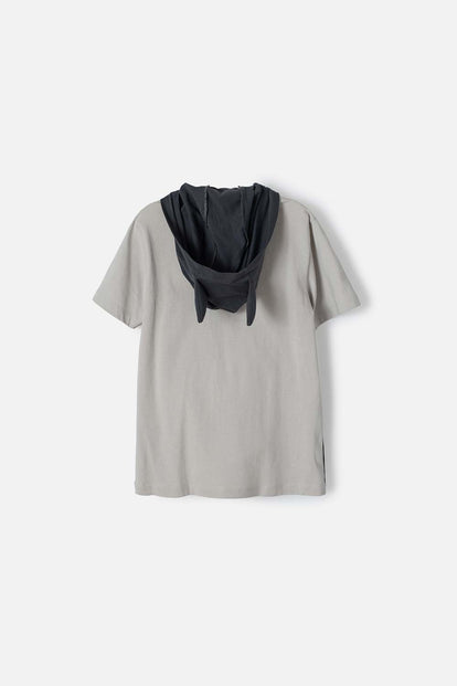 CAMISETA DE BATMAN GRIS CON CAPUCHA PARA NIÑO