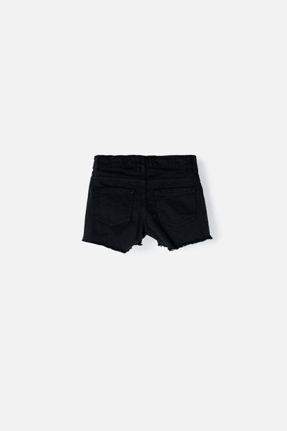 SHORT MIC CON DESGASTE EN EL RUEDO NEGRO PARA NIÑA