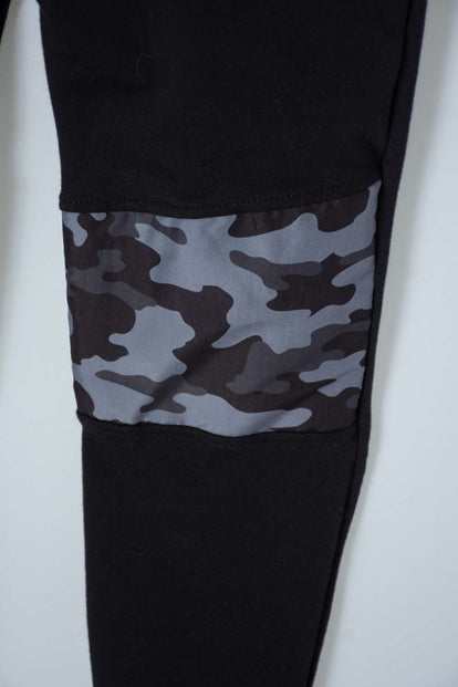 JOGGER MIC ESTAMPADO NEGRO PARA NIÑO