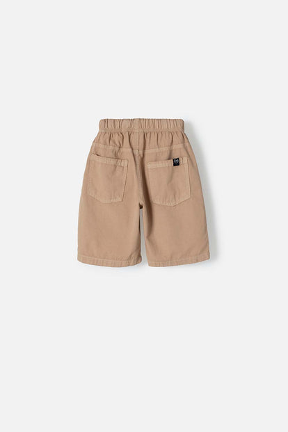 BERMUDA DE MIC CON CORDÓN CAQUI PARA NIÑO
