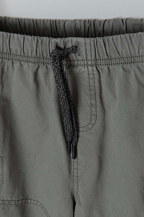 BOY'S GREEN DRAWSTRING MIC SHORTS