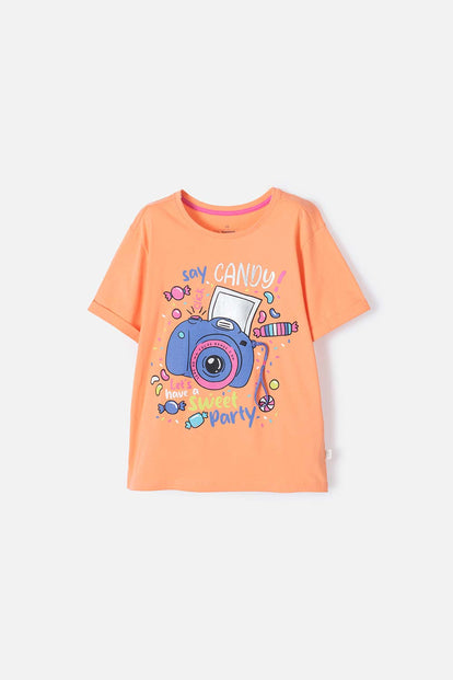 CAMISETA MIC NARANJA CON ESTAMPADO EN FRENTE PARA NIÑA