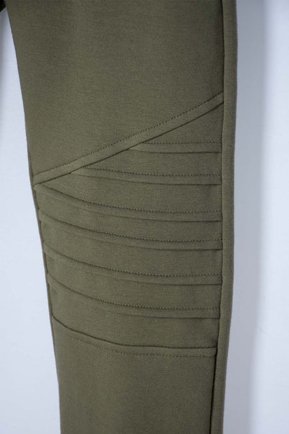 JOGGER DE MIC CON CORDÓN VERDE PARA NIÑO