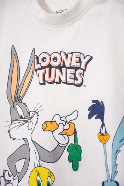 CONJUNTO DE LOONEY TUNES CON PANTALÓN MARFIL Y AZUL BEBÉ UNISEX